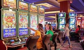 bodu88 ငွေသွင်းပြီး Myanmar ကစားသူများ ဘောလုံး Slots Esports Live Casino ဂိမ်းများ ကစားနေသောပုံ
